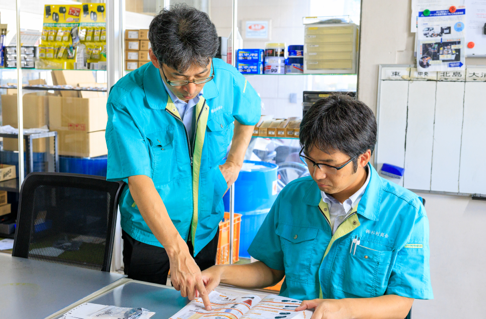 社員同士の打ち合わせ風景